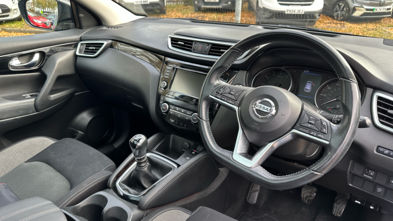 Nissan Qashqai 1.3 DiG-T N-Connecta 5dr Petrol Hatchback